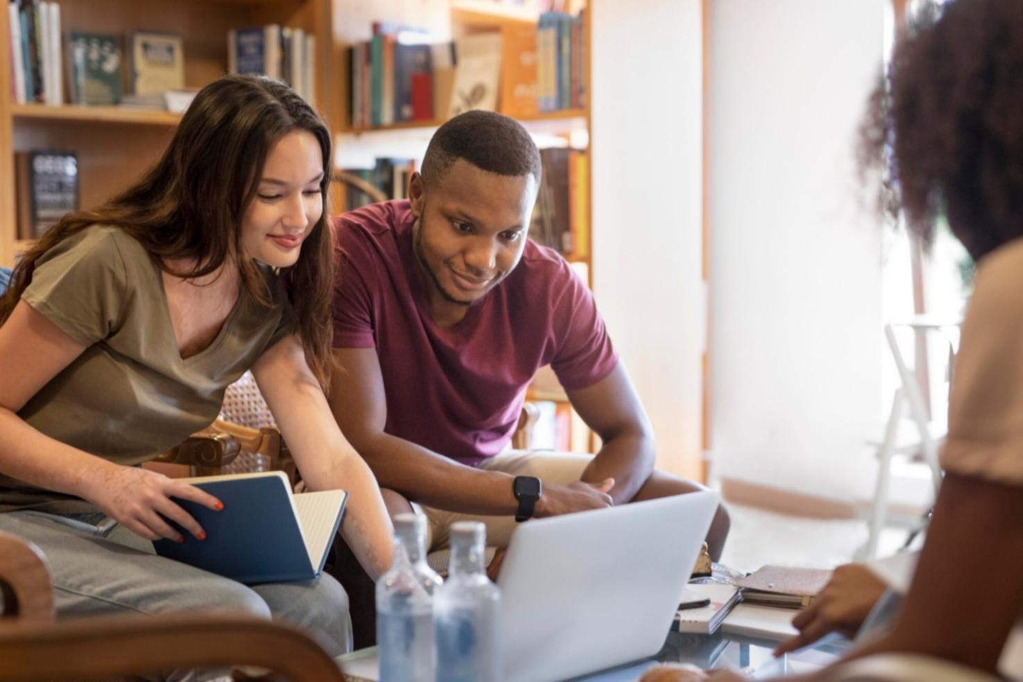 Workshop-Räume für Finanzbildung mit moderner Ausstattung